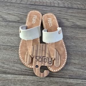 Flojos Hooded Thong Sandal - Grace, Ivory/Tan